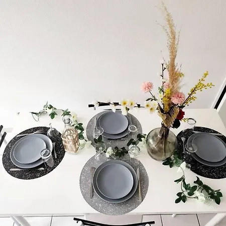 Idéalement Situé Pour Tous Ii *